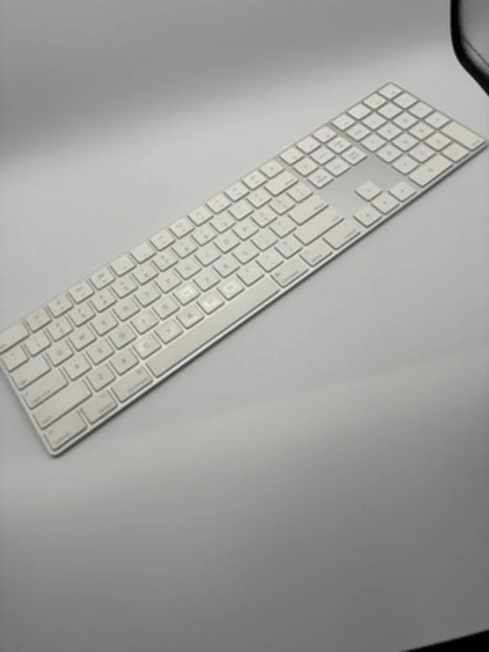 Apple Magic Keyboard A1843 Wireless Slim Numeric Keypad White Bluetooth